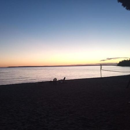Beach House Lakeside Cottages Mackinaw City Exterior photo