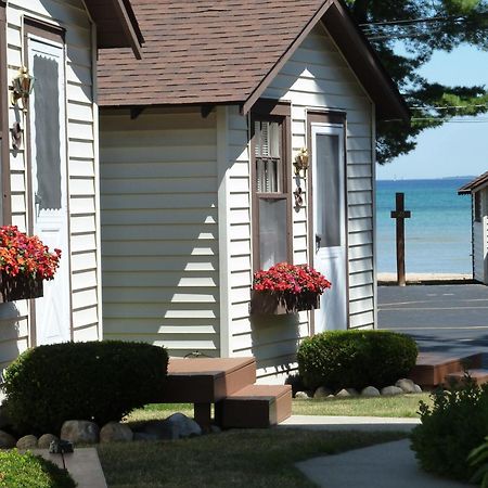 Beach House Lakeside Cottages Mackinaw City Exterior photo