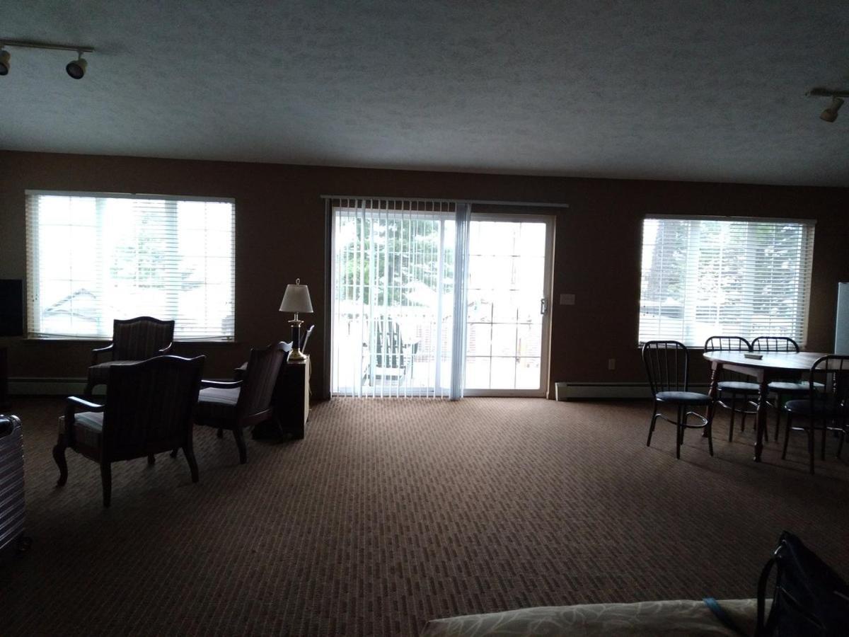 Beach House Lakeside Cottages Mackinaw City Exterior photo