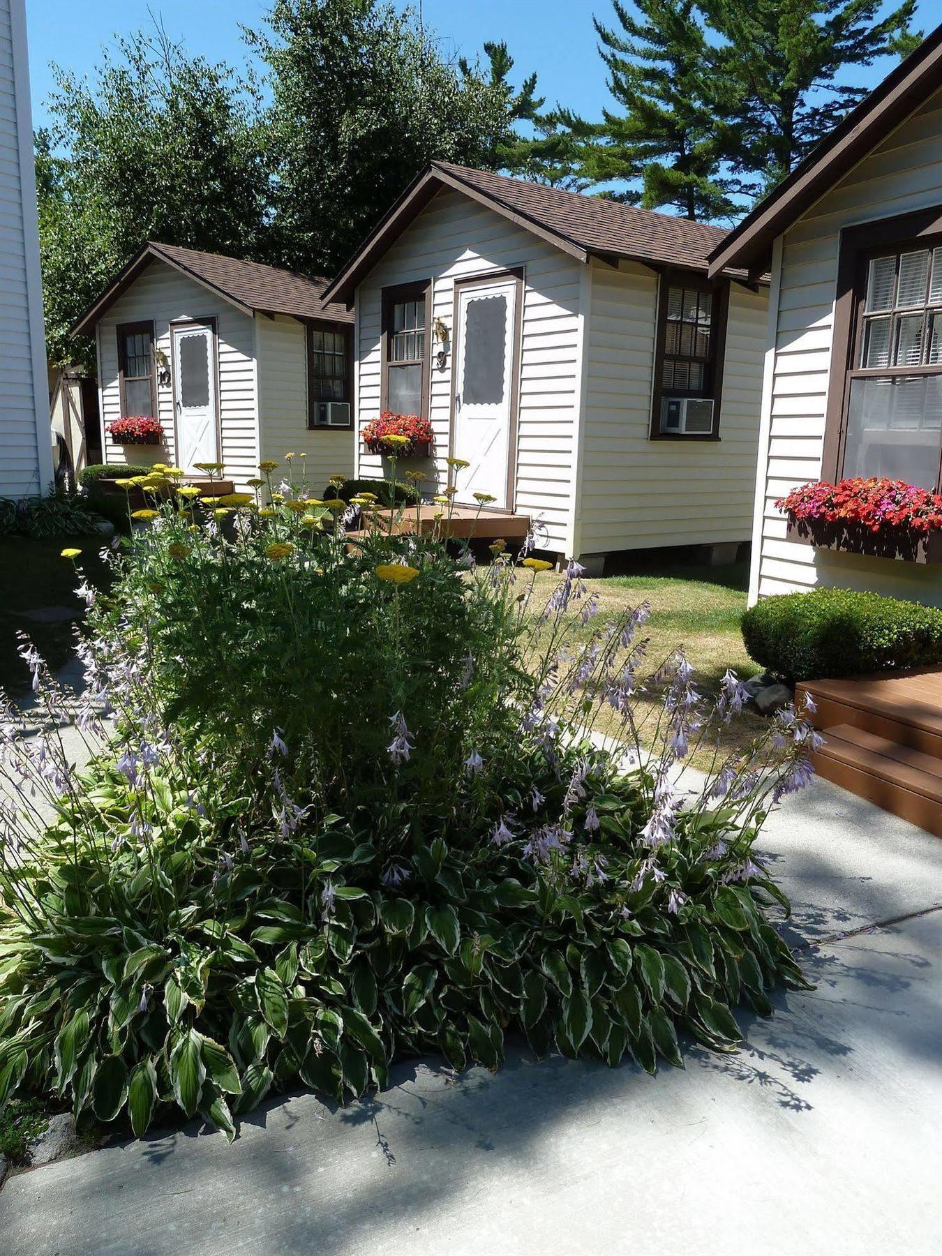 Beach House Lakeside Cottages Mackinaw City Exterior photo