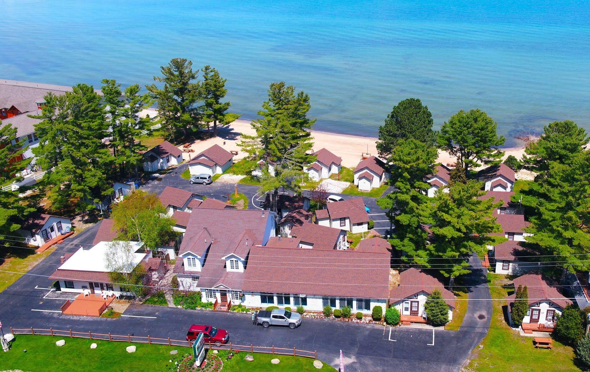 Beach House Lakeside Cottages Mackinaw City Exterior photo
