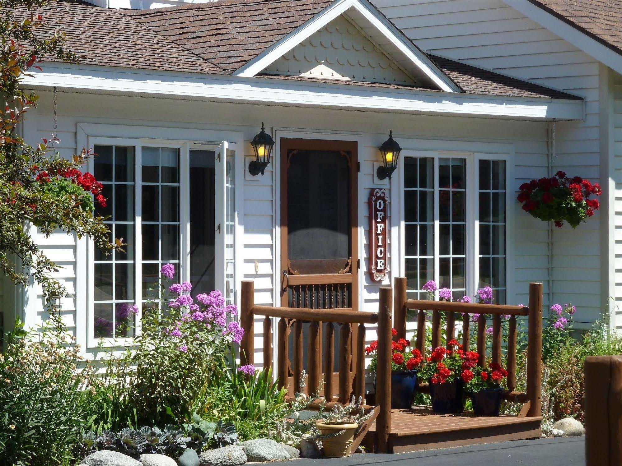 Beach House Lakeside Cottages Mackinaw City Exterior photo